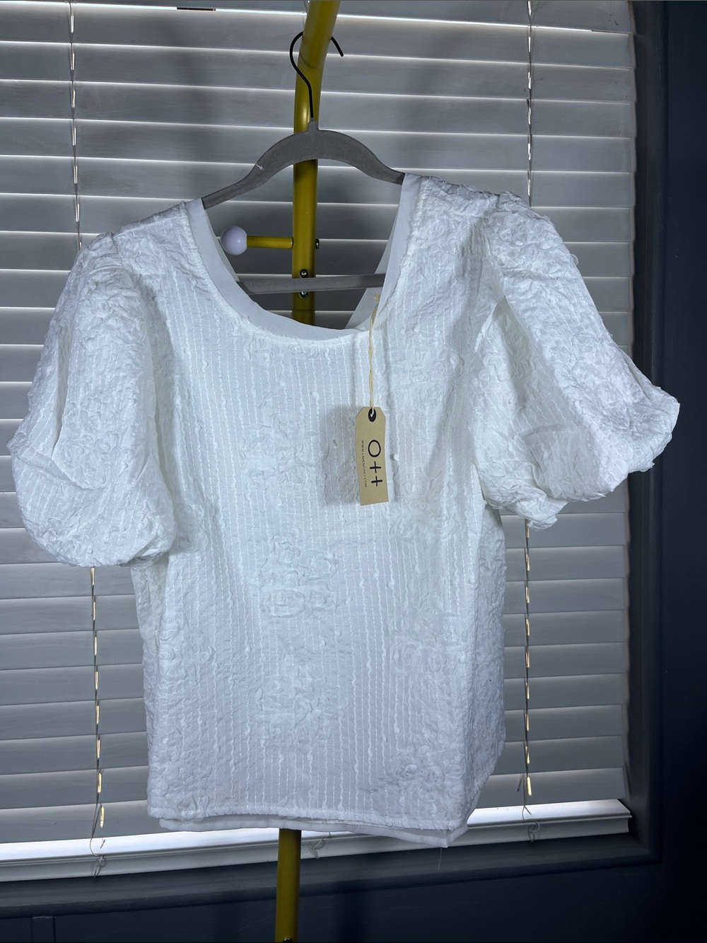 Women's White Textured Puff-Sleeve Blouse